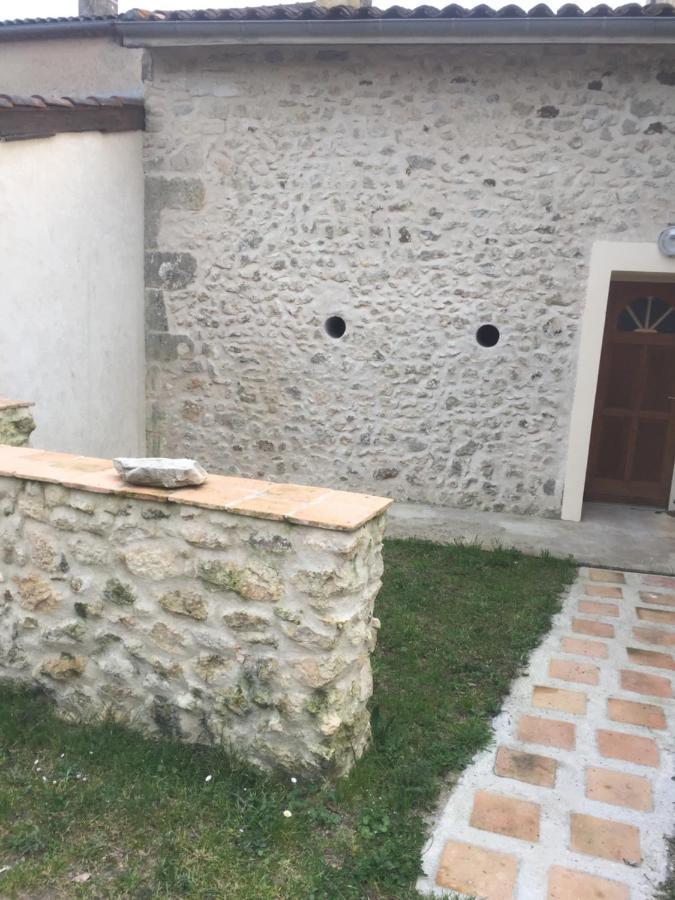 Superbe Gite A La Campagne Dans Le Bordelais Saint-Vivien-de-Blaye Dış mekan fotoğraf
